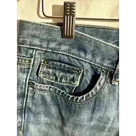 Old Navy Women’s Size 4 Mid Rise Denim Shorts Light Wash - Picture 3 of 8